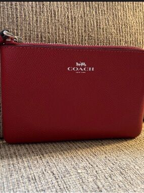 Coach Corner Zip Wristlet In Leather - RED
